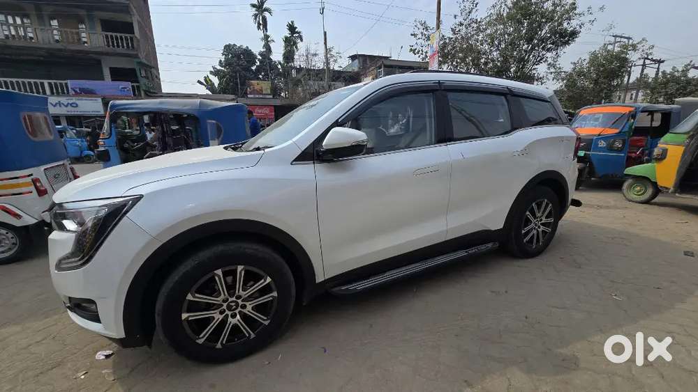 Mahindra Xuv700 Ax7 Mt Diesel White  55k Km  Loaded Features