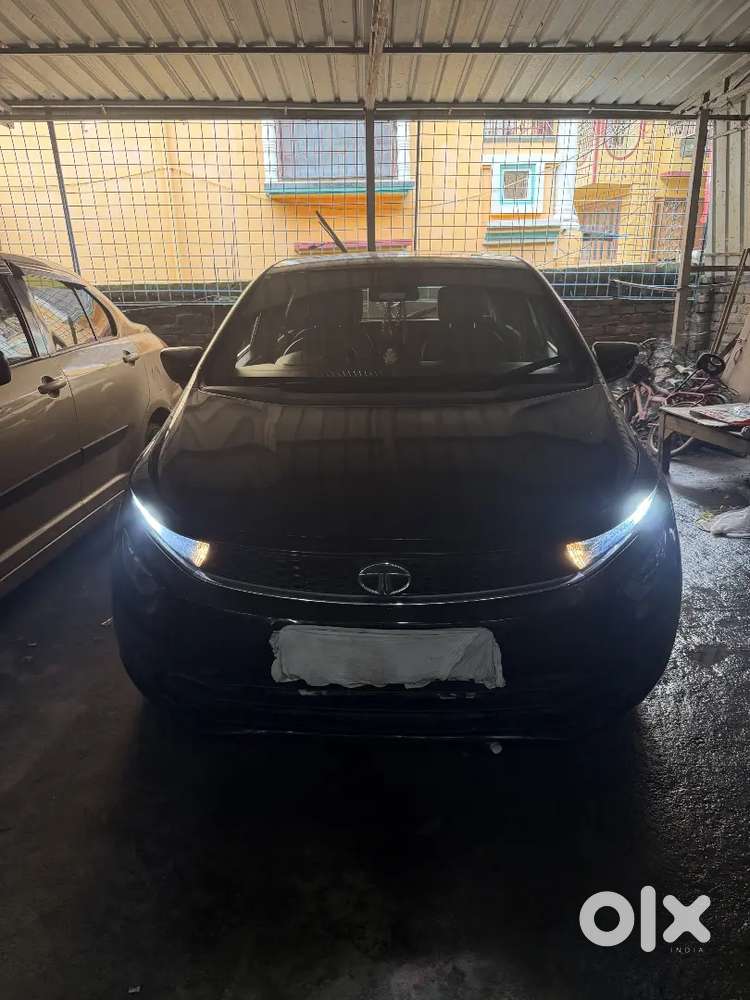 Tata Altroz Dark Petrol 2023