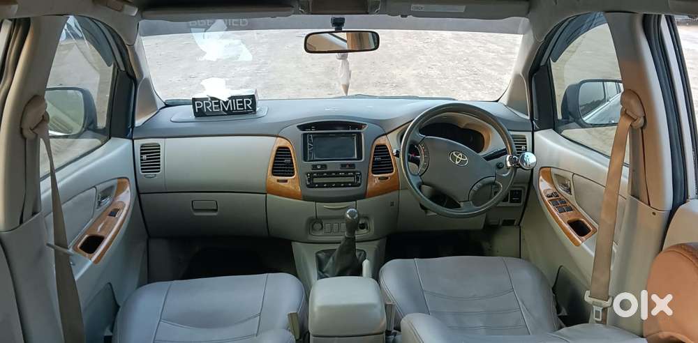 Toyota Innova 2004-2011 2.5 V Diesel 8-seater, 2010, Diesel