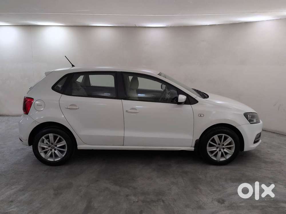 Volkswagen Polo Petrol Highline 1.2l, 2015, Petrol