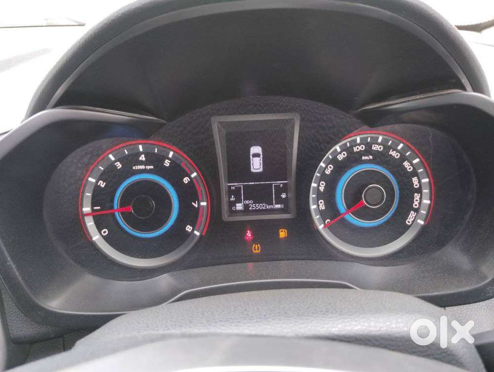 Mahindra Xuv300 W8 Option Dual Tone, 2025, Petrol