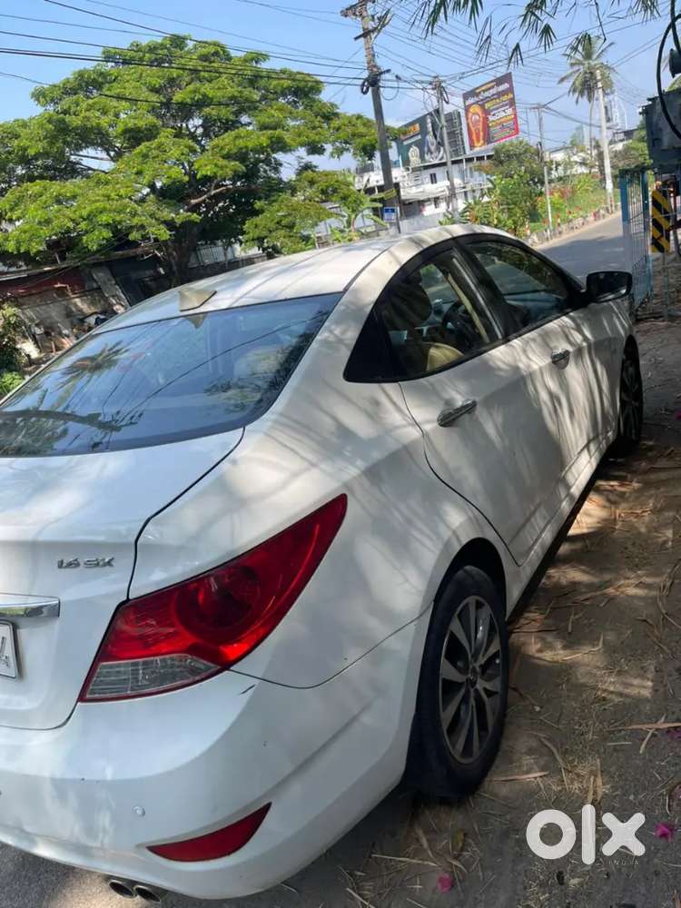 White Hyundai Verna For Sale  Good Condition