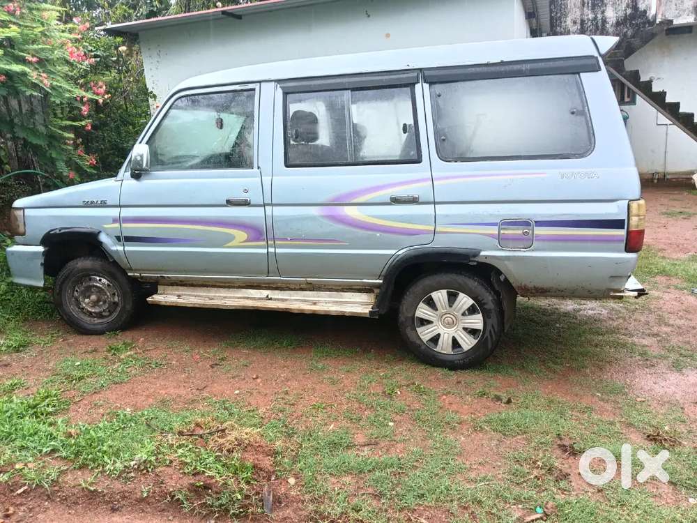 Toyota Qualis 2001 Diesel 180000 Km Driven