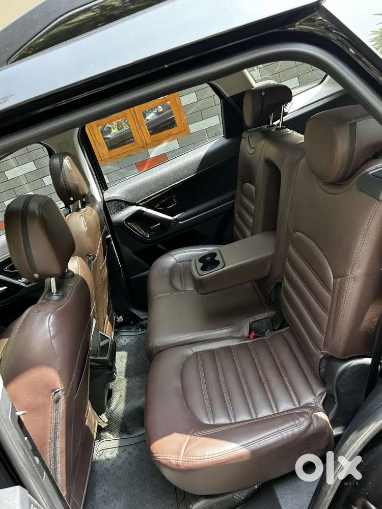 Tata Safari Dark Edition