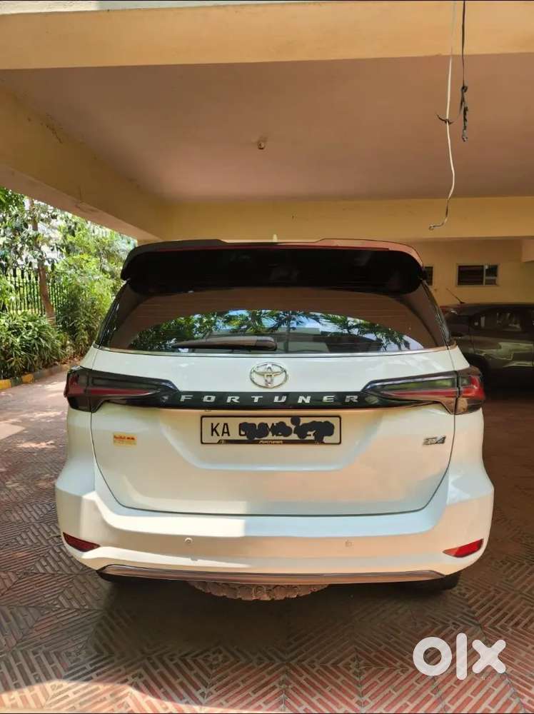 Toyota Fortuner Legender