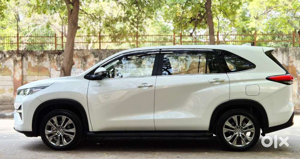 Toyota Innova Hycross 2.0 Zx (o) Hybrid 7 Str, 2025, Petrol