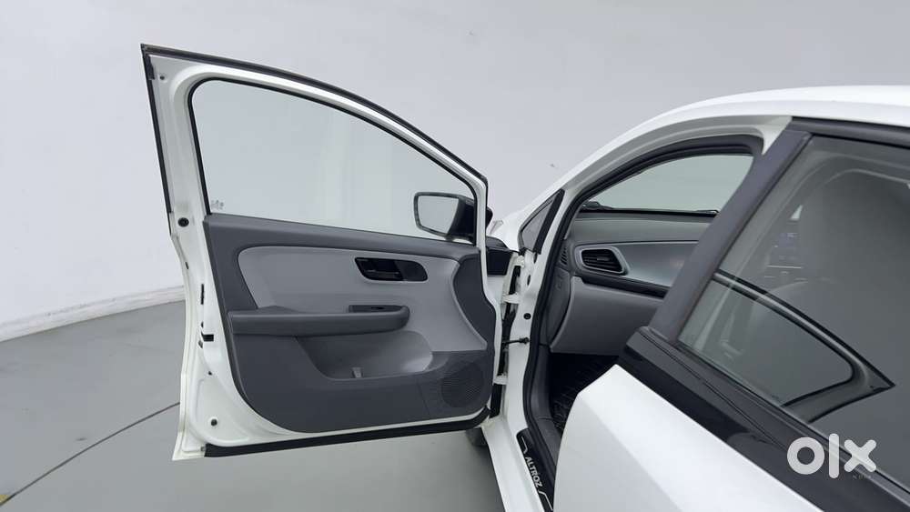 Tata Altroz 1.2 Xe, 2020, Petrol