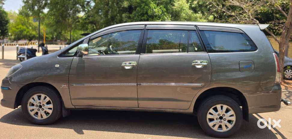 Toyota Innova 2009-2011 2.5 E 7 Str, 2010, Diesel