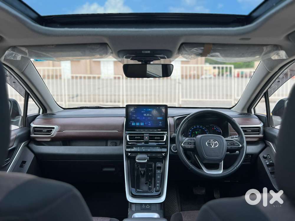 Toyota Innova Hycross 2.0 Vx (o) Hybrid 7 Str, 2025, Petrol