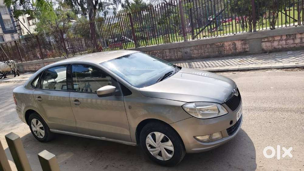 Skoda Rapid Elegance 1.6 Tdi Cr Manual, 2012, Diesel