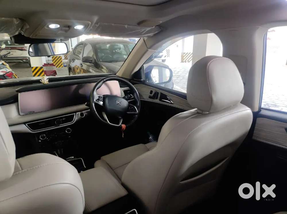 Mahindra Xuv700 2022 Petrol 47500 Km Driven