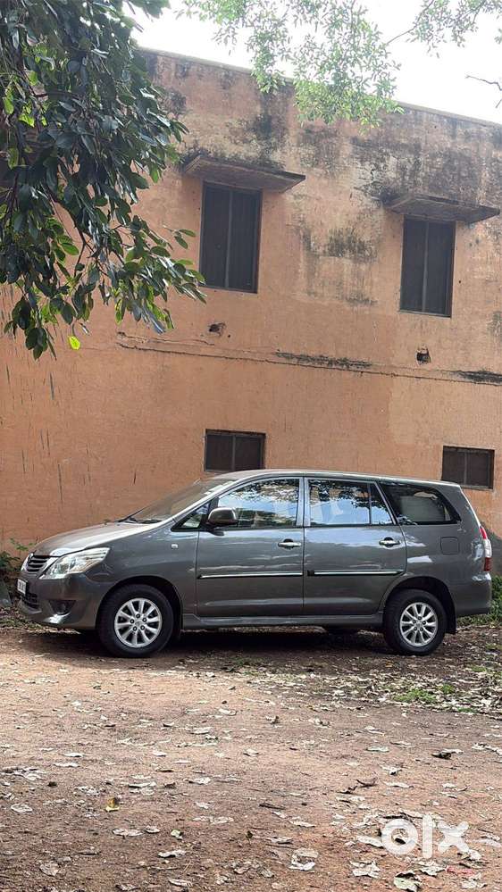 Innova  2.5g  2012  7 Seater