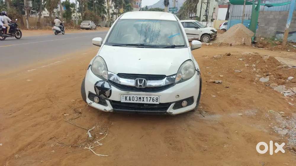 Honda Mobilio 2015 Petrol 139000 Km Driven Slightly Negotiable
