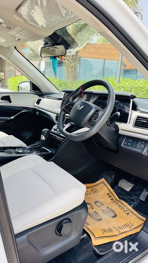 Mahindra Xuv700 2.2 Ax 7 Diesel At Luxury Pack Str, 2024, Diesel