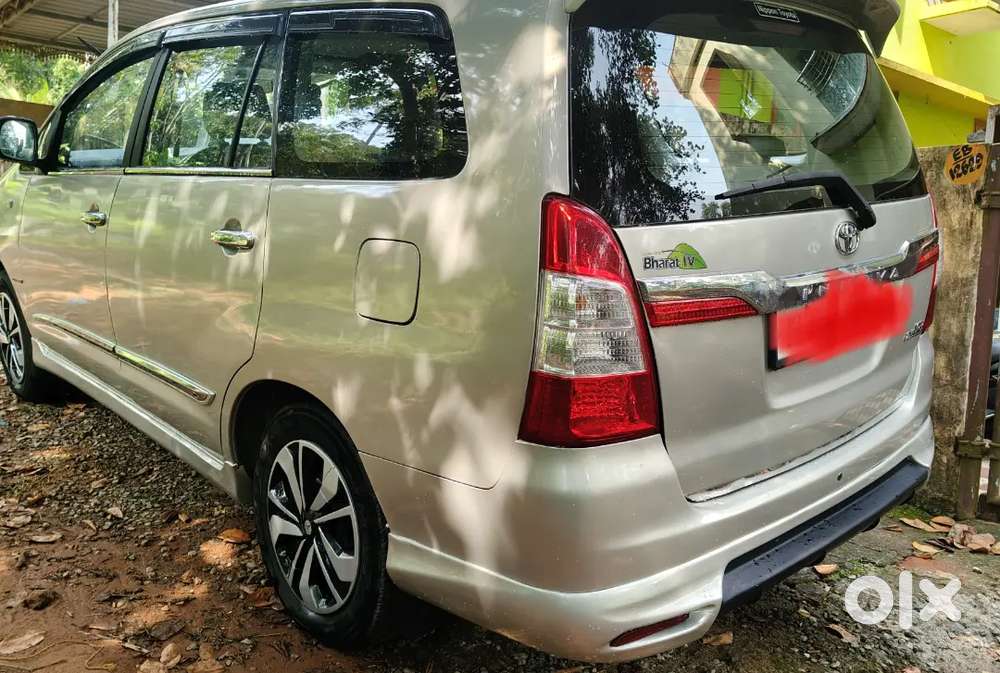Toyota Innova 2012g