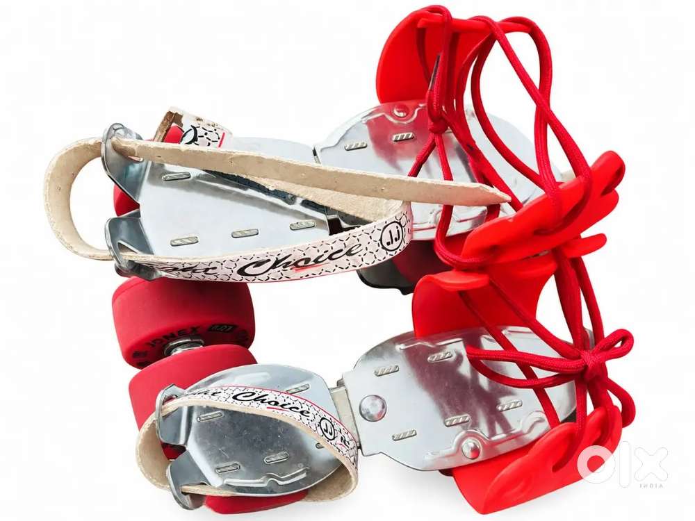 Roller skates/skating shoes with skating cap