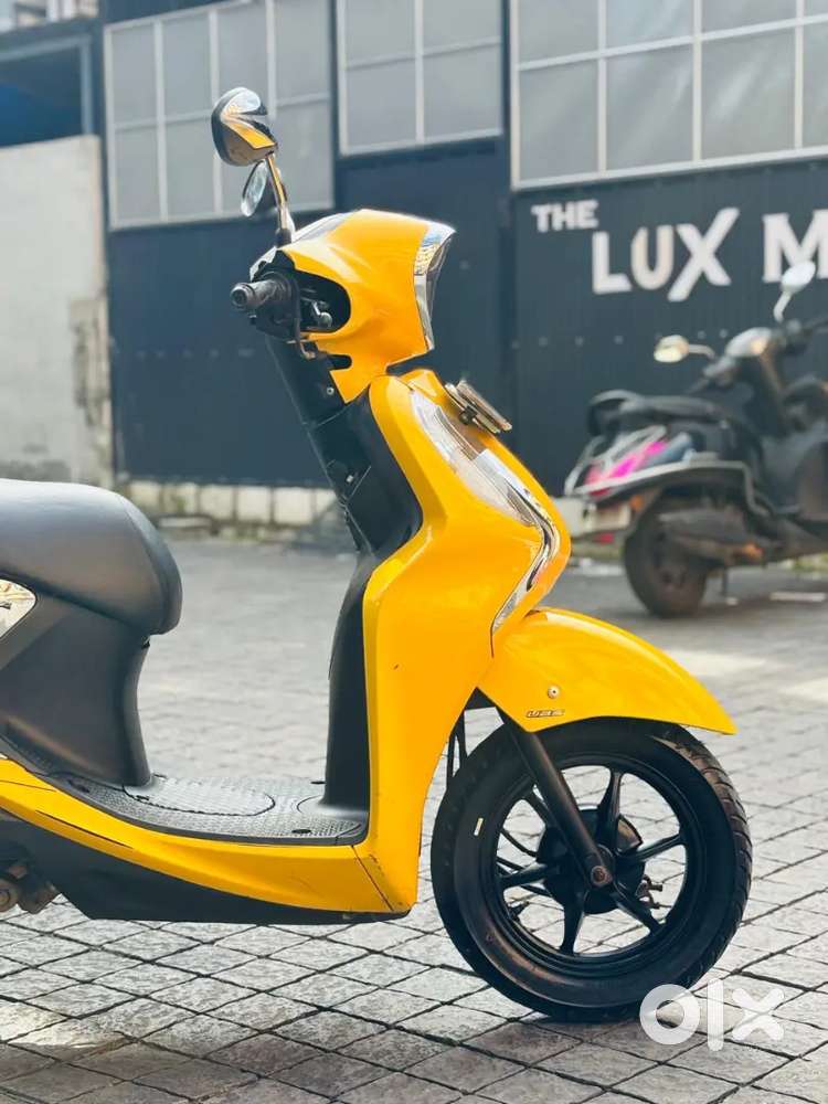 2022 Fascino hybrid yellow colour Scooters 1817792789