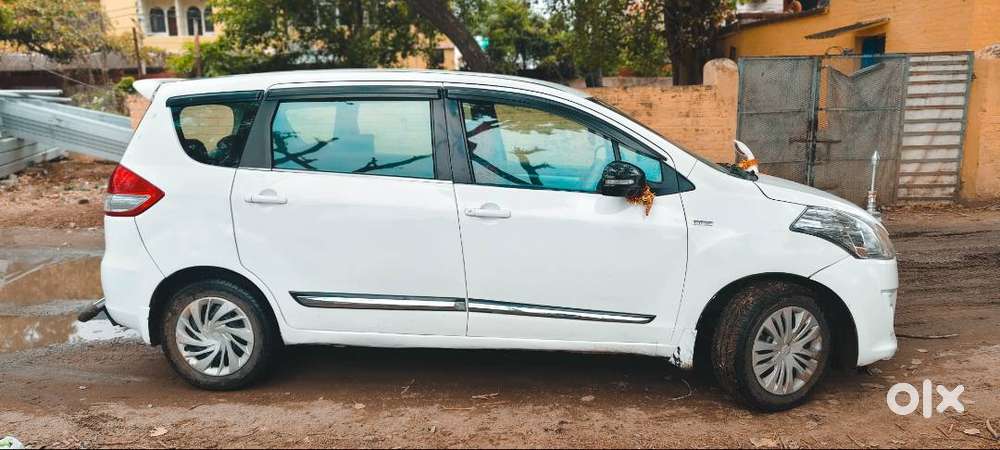 Gadi Ke Door Se Hi Key Se Door Lock Unlock Ho Sakta Hai