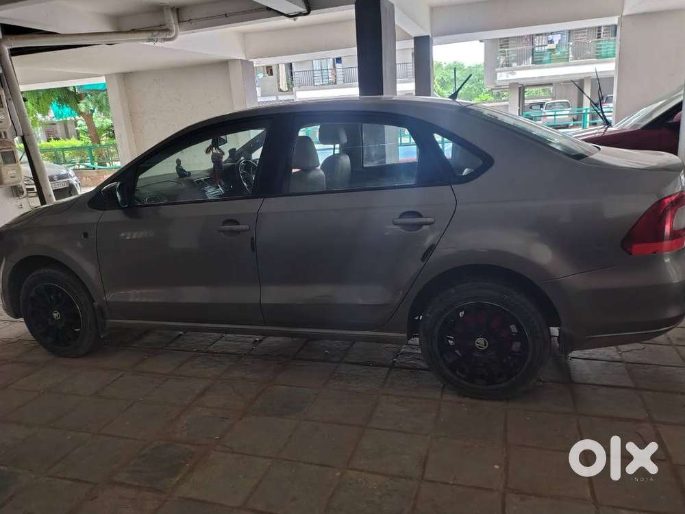 Skoda Rapid 2015 Top Variant 48000 Kms Petrol/cng