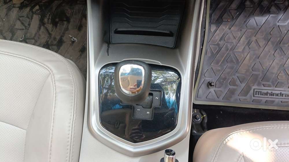 Mahindra Xuv300 1.2 W8 (o) Amt Petrol, 2022, Petrol