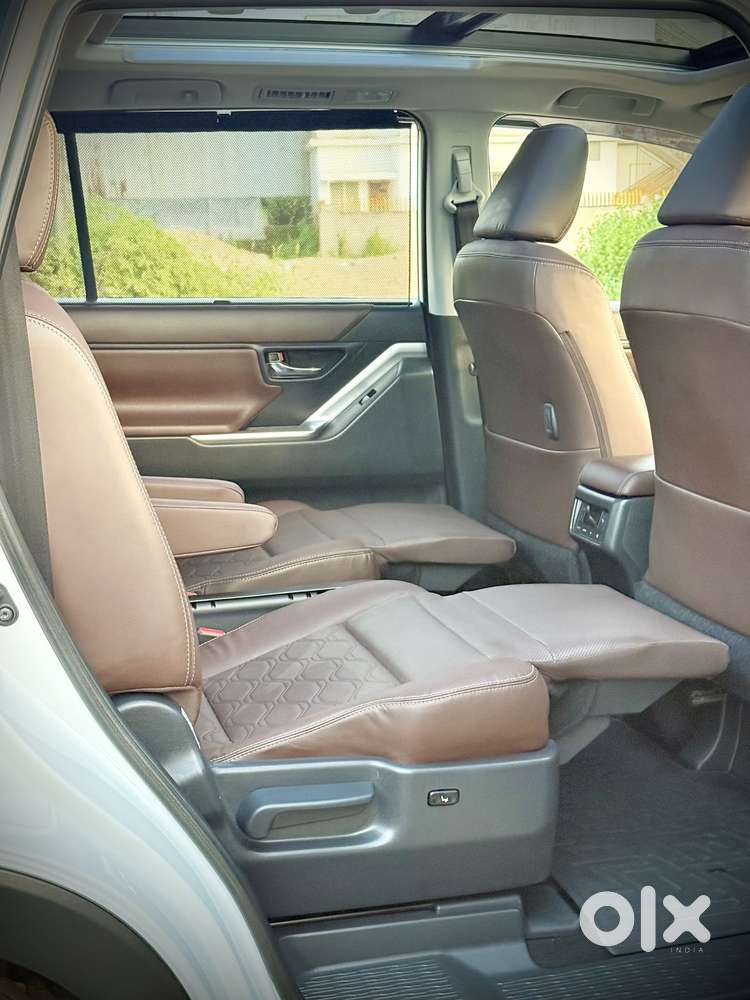 Toyota Innova Hycross 2.0 Zx (o) Hybrid 7 Str, 2025, Petrol
