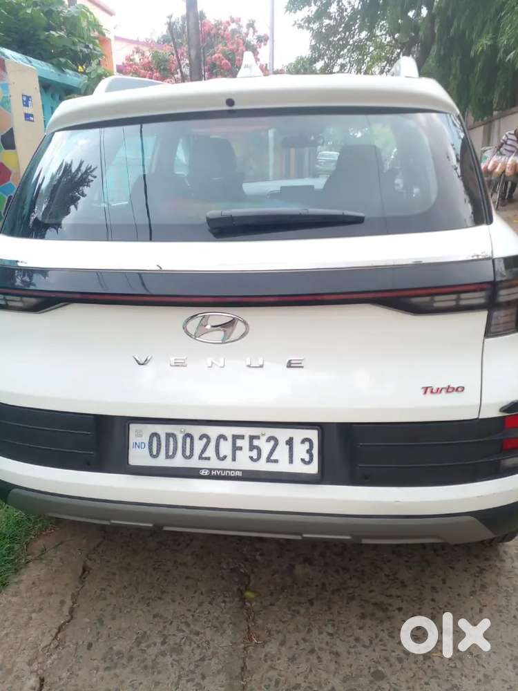 Hyundai Venue 2023 Petrol Well Maintained