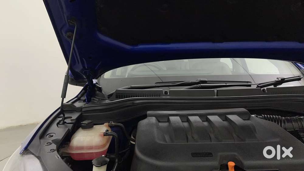 Mahindra Xuv700 2.0 Ax 7 Petrol At Str, 2023, Petrol