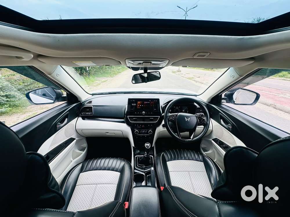Mahindra Xuv 3xo Ax5 Pm Mt, 2025, Petrol