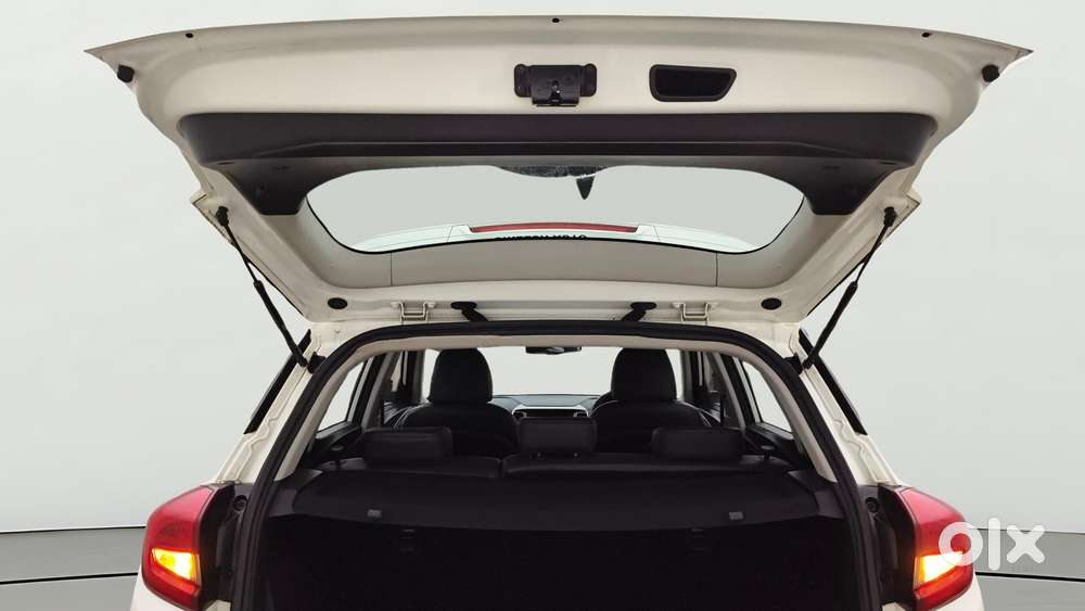 Mahindra Xuv300 W8 Option, 2023, Petrol