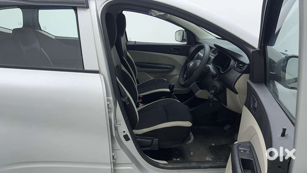 Renault Triber Rxe, 2023, Petrol