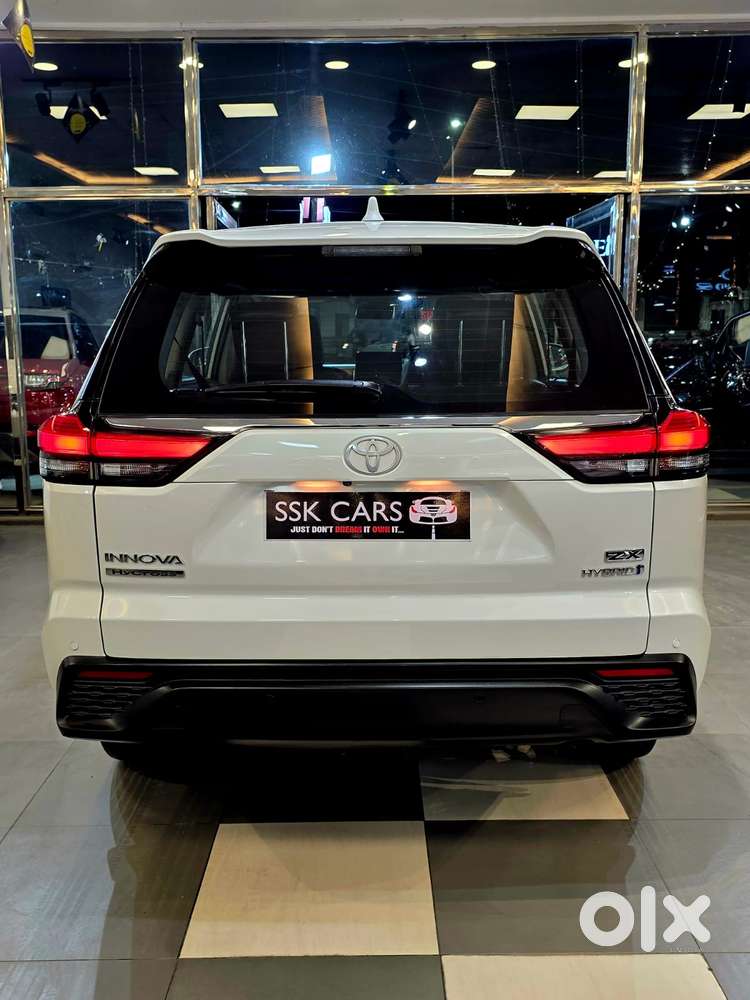 Toyota Innova Hycross 2.0 Zx Hybrid 7 Str, 2023, Petrol