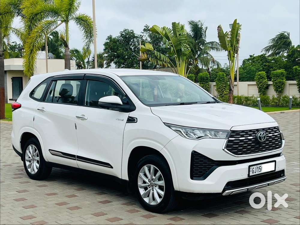 Toyota Innova Hycross 2.0 Vx (o) Hybrid 7 Str, 2023, Petrol