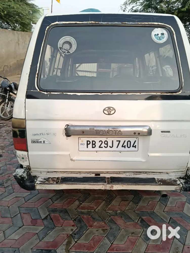Toyota Qualis 2002 Diesel 240000 Km Driven