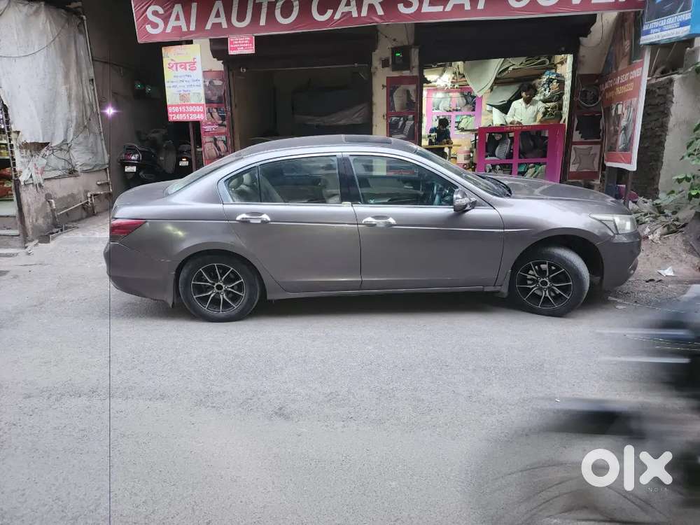 Top Model Honda Accord With Sunroof, Alloys, Cng With 20 - 25 Km Avg