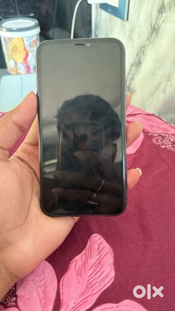 Iphone 11 black colour