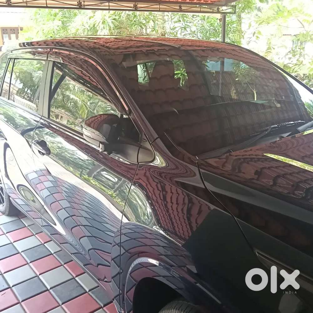 Toyota Innova Hycross 2.0 Petrol 2024