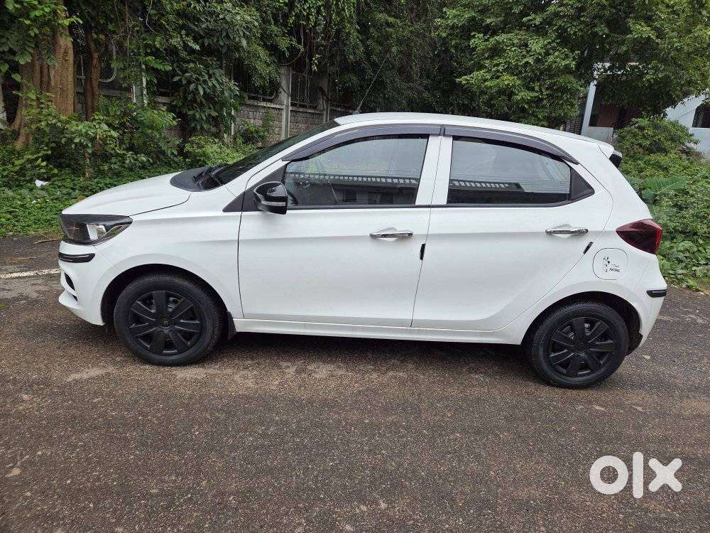 Tata Tiago 1.2 Revotron Xt (o), 2022, Petrol