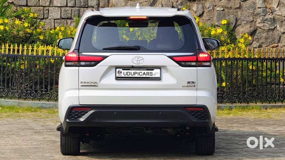 Toyota Innova Hycross