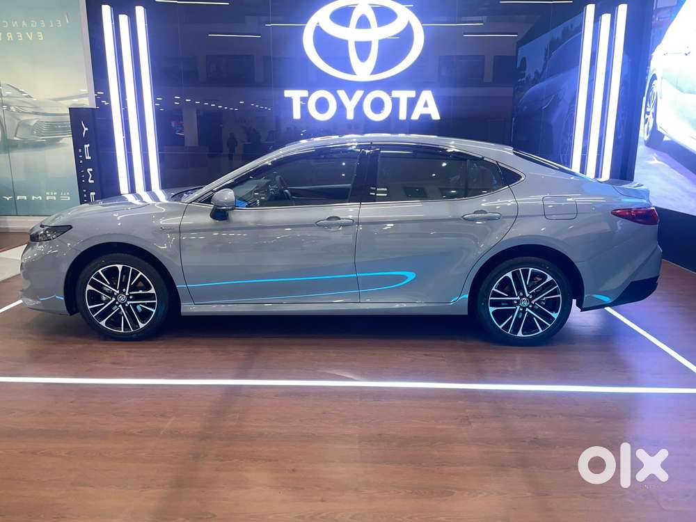 Toyota Camry Hybrid, 2026, Petrol