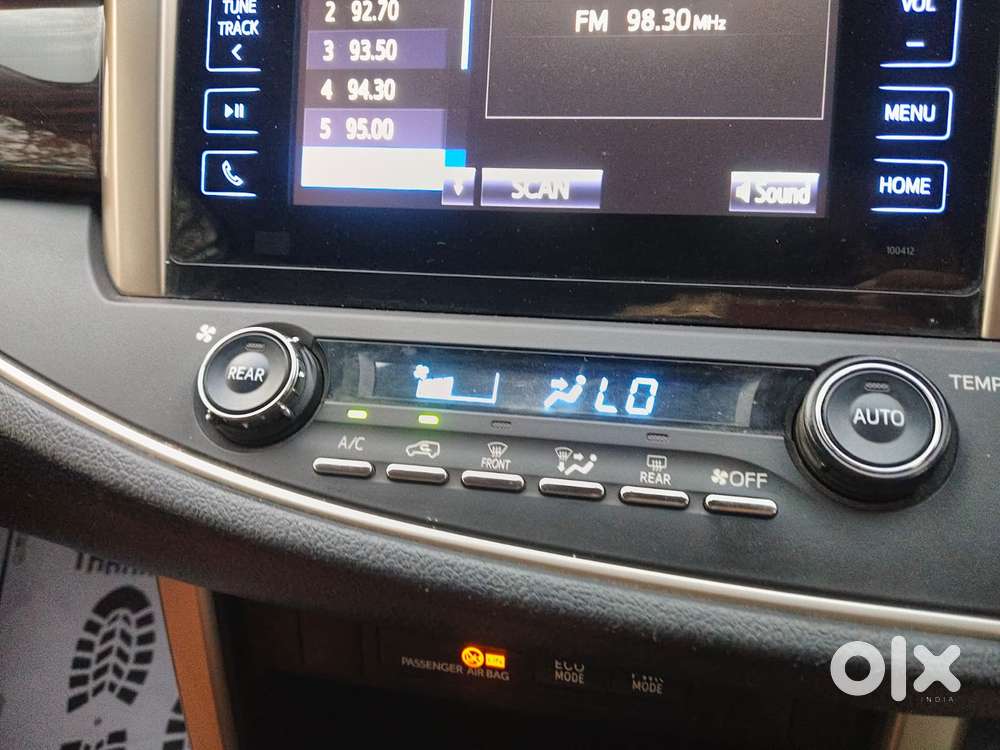 Toyota Innova Crysta 2.4 V 8 Str, 2016, Diesel
