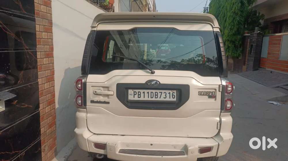 2016 Mahindra Scorpio S10