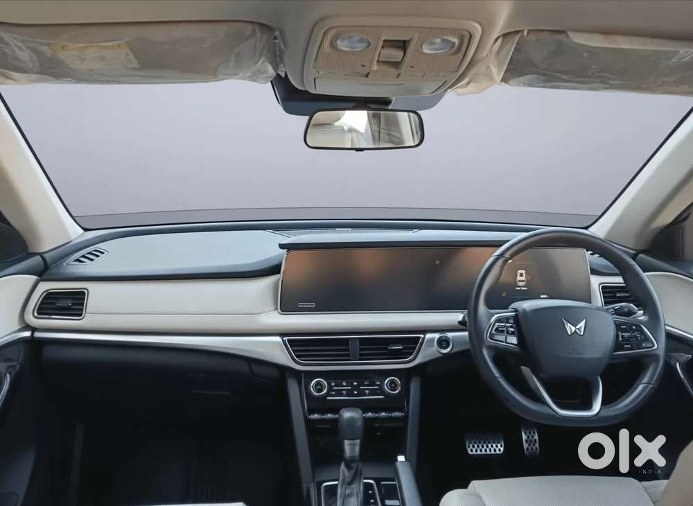 Mahindra Xuv700 2.2 Ax 7 Diesel At Luxury Pack Str Awd, 2024, Diesel