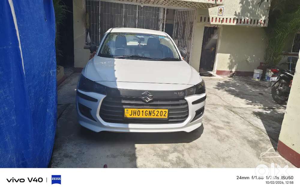 Minor Scratch Hai Left Side Door Ke Nicche Lga Hua Hai .