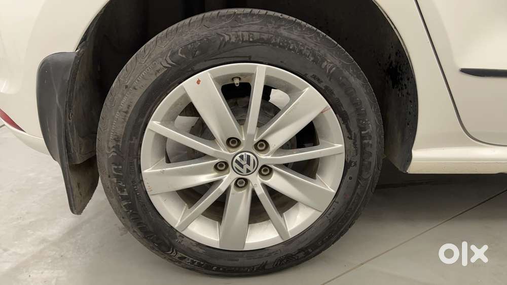 Volkswagen Polo Petrol Highline 1.2l, 2015, Petrol