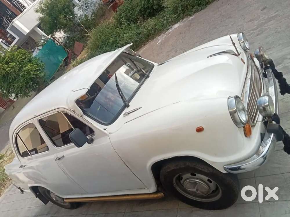 Ambassador Mark 3.  Hm Isuzu