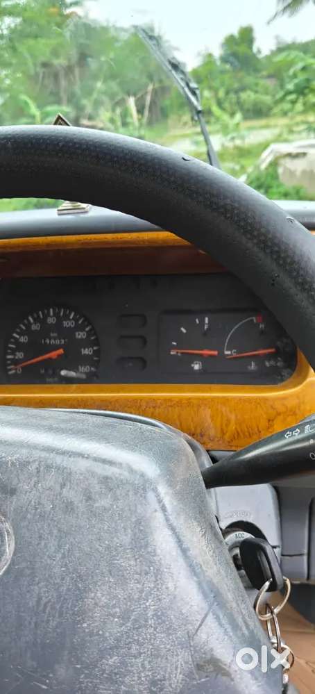 Toyota Qualis 2000 Diesel 170000 Km Driven.