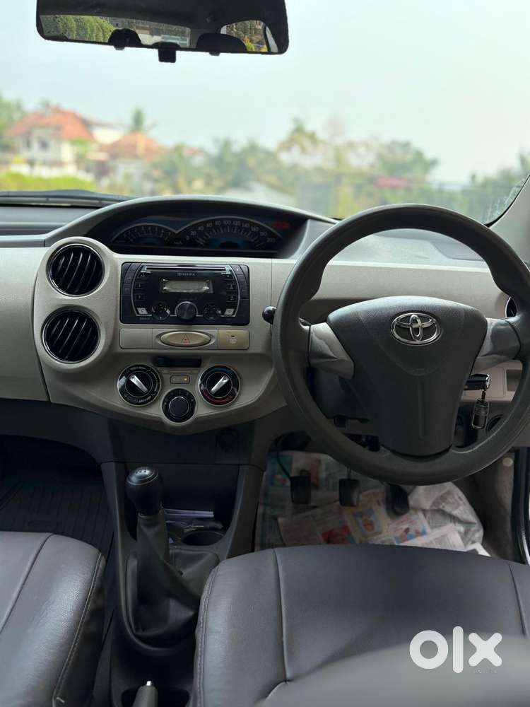 Toyota Etios V, 2013, Petrol