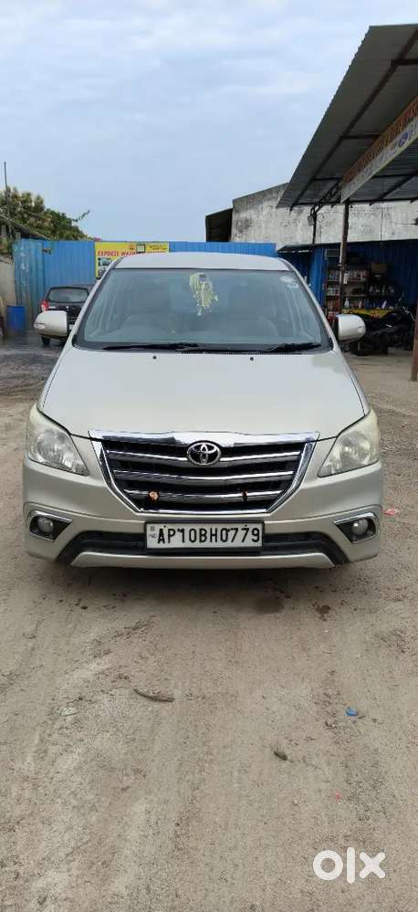 Toyota Innova 2.5 V 2014