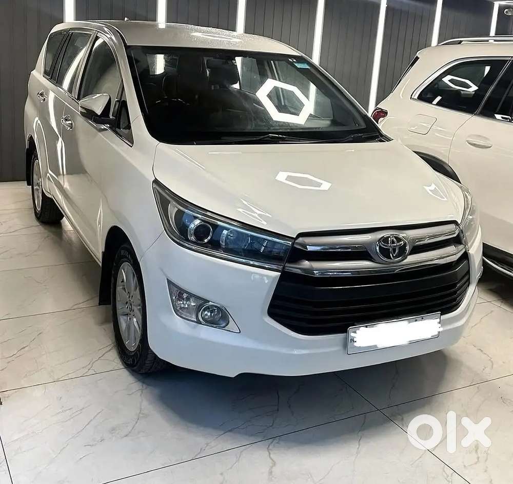 Toyota Innova Crysta 2.4 V 2016