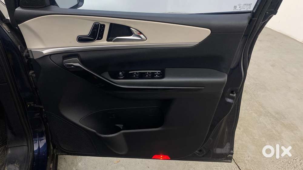 Mahindra Xuv700 2.0 Ax 7 Petrol At Str, 2022, Petrol